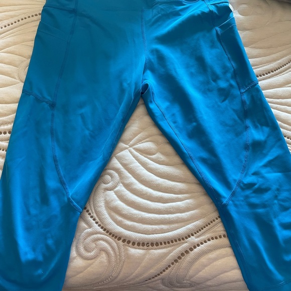 ZYIA Royal Blue Crop LIGHT N TIGHT - Picture 1 of 3